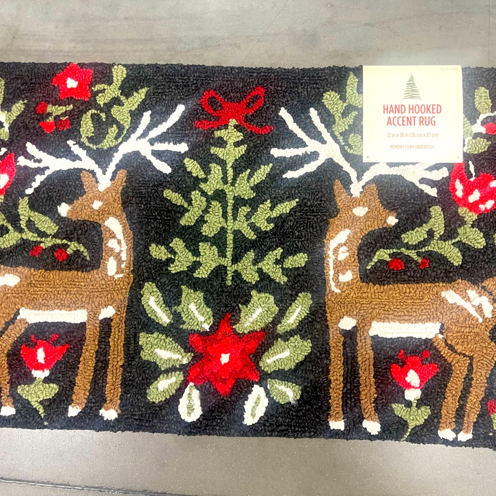 Brand New Hooked Accent Holiday Rug